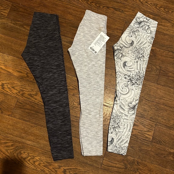 Bundle- Lululemon Wunder Unders size 6 25” - Picture 1 of 1